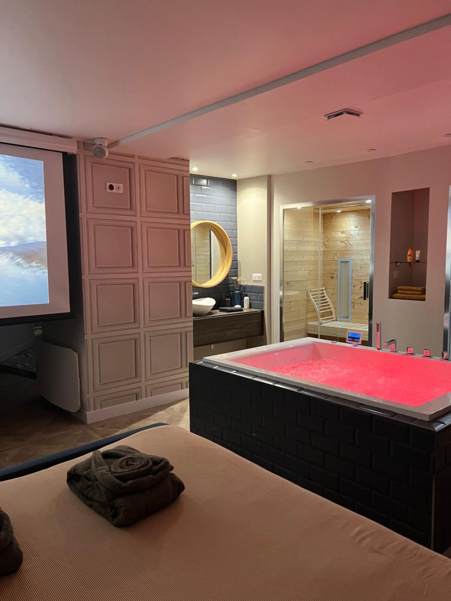 Appartement Avec Jacuzzi Sauna & Home Cinema - Nid D'Angers Bagian luar foto