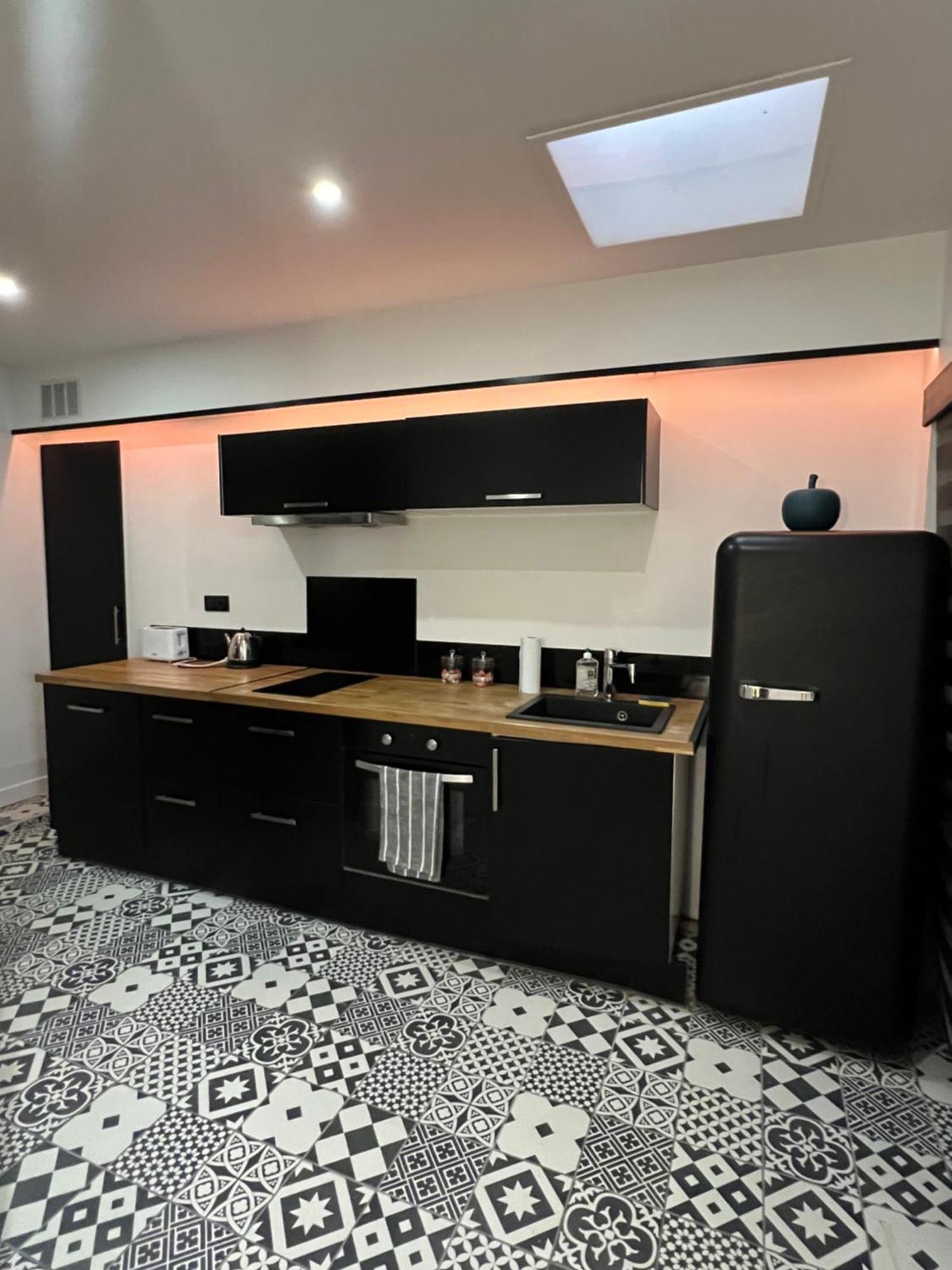 Appartement Avec Jacuzzi Sauna & Home Cinema - Nid D'Angers Bagian luar foto