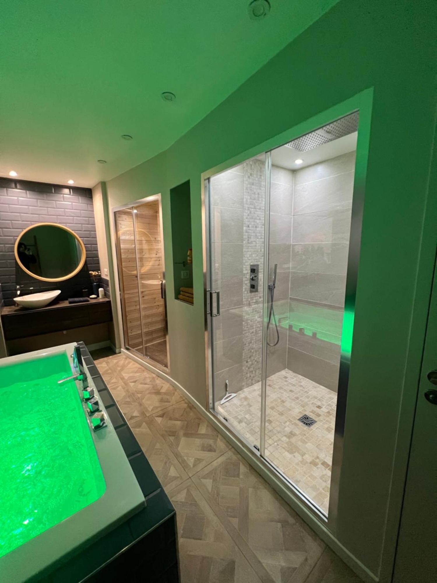Appartement Avec Jacuzzi Sauna & Home Cinema - Nid D'Angers Bagian luar foto