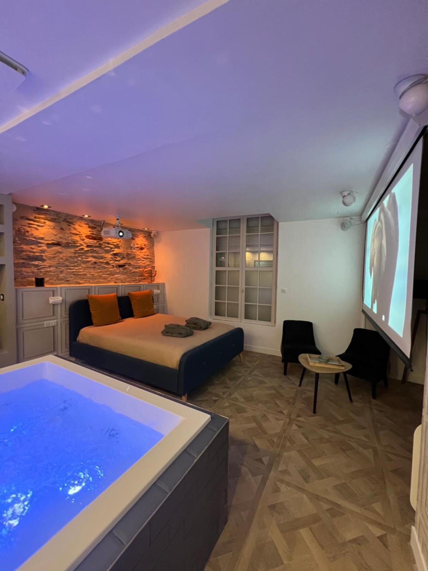 Appartement Avec Jacuzzi Sauna & Home Cinema - Nid D'Angers Bagian luar foto